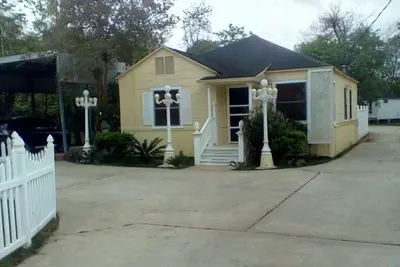 Image de Cet emplacement a tout pour le confort du pays près de la baie et de la plage!