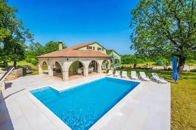 Image de Spacieux, luxueux, chaleureux et beau. Animaux acceptés!