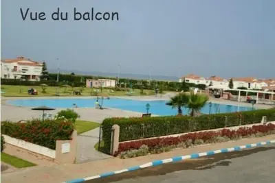 Image de Villa pieds dans l'eau dans une résidence surveillée avec piscine