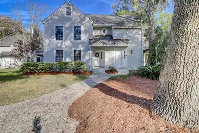 Image de Villa acceptant les chiens avec piscine extérieure commune, tennis et golf sur place