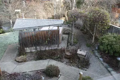 Image de Meadowbrook Suite Deluxe 2 Bdrm w / cour et bain à remous