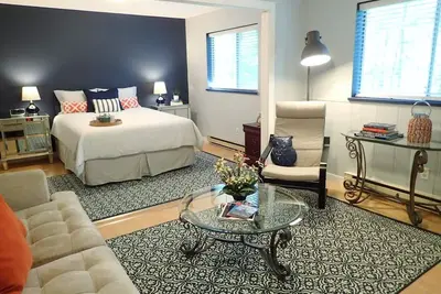 Image de * Nouveau * - Country Forest Loft - Promenade jusqu'à Winery & Berry Farm + Sentier de randonnée - Langley