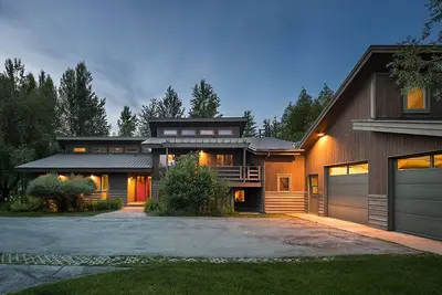 Image de Ambiance scandinave avec des caractéristiques occidentales, idéalement situé près du centre-ville de Jackson