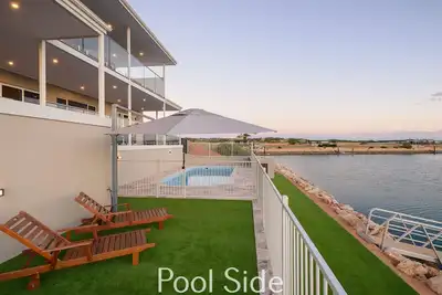 Image de 32 Corella Court - Ponton Privé et Piscine