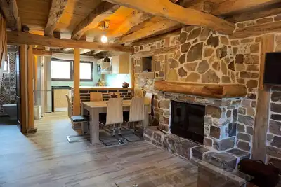 Image de Idéal pour les familles et les amis entourés de paysages montagneux et accidentés