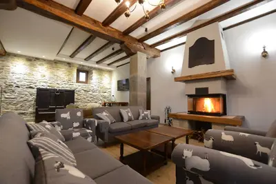 Image de Cottage avec jacuzzi, barbecue et jardin