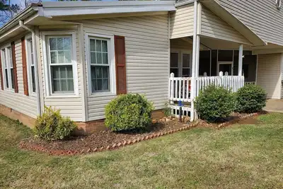 Image de Pêcheur, travailleurs itinérants et vacanciers adorent la retraite aux pieds nus