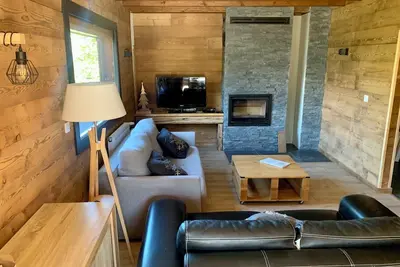 Image de Magnifique Appartement entièrement rénové avec cheminée dans chalet