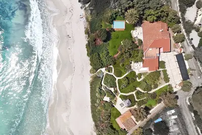 Image de Fantastique villa indépendante sur la plage avec piscine