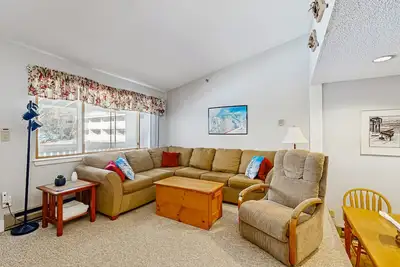 Image de Condo Ski-in / ski-out avec piscine partagée et bain à remous! À quelques pas des remontées mécaniques!