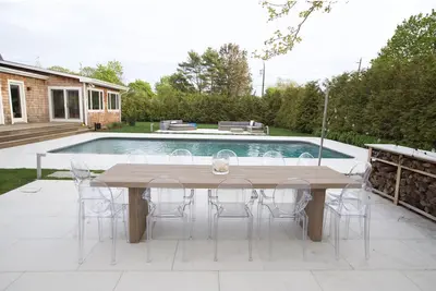Image de Spacieuse maison moderne haut de gamme w / piscine / route privée / Dock