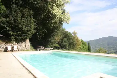 Image de Maison familiale de 200 ans avec piscine privée