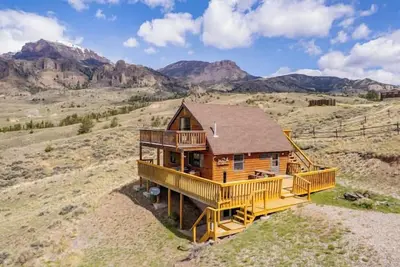 Image de Cette maison en rondins unique, avec une vue imprenable sur le monde!