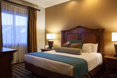 Image de Glacier Canyon Resort avec accès gratuit à WaterParks et autres commodités