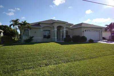 Image de Villa de rêve, orientée plein sud sur le canal, quai bateau, terrasse Xxl avec piscine, calme et central