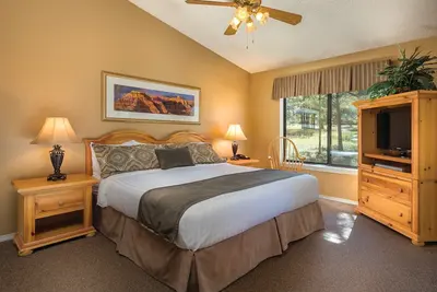 Image de Complexe de golf luxueux avec vue sur la montagne et accès complet aux commodités