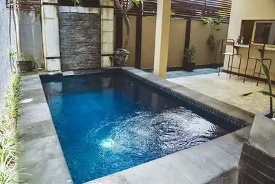 Image de Maison de 2 chambres avec piscine près du centre-ville de Seminyak