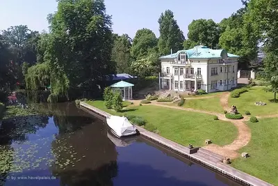 Image de Potsdam - 120m² élégant, central, calme, Waterfront, jardin, 3 balcons, cheminée