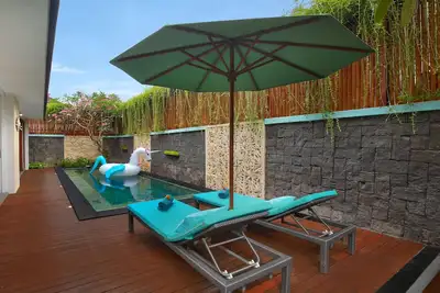 Image de Villa confortable avec 3 chambres et piscine à Legian