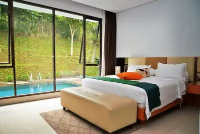 Image de Villa 4 chambres avec piscine et vue sur la ville