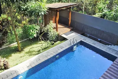 Image de Villa Hillside avec piscine et 5 chambres