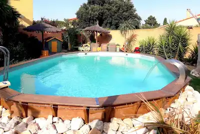 Image de Gite  saint julien f2 en rez de jardin avec terrasse piscine et jeux.