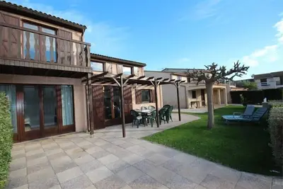 Image de Spacieuse Maison d'angle dans domaine des Tamaris, 5 pièces 7 couchages. Wifi, à Portiragnes. . .