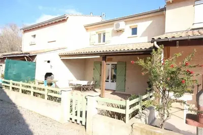 Image de Agréable Maison de vacances 4 pièces 6 couchages, clim couloir étage, 150m  de la mer à. . .