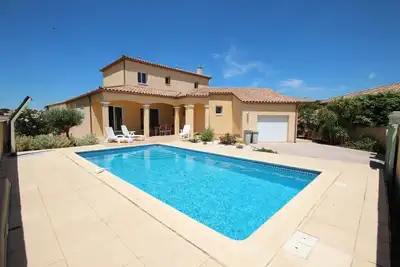 Image de Superbe villa Climatisee -4 chambres avec sa piscine privée sur les hauteurs du village