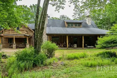 Image de Amenez simplement votre famille et détendez-vous au \"Glen Eagles Lodge\" à Eagles Mere