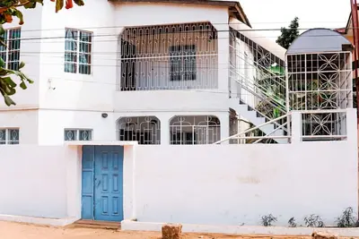 Image de Gîte entièrement meublé maison de quatre chambres équipée de Wifi et caméra Cctv