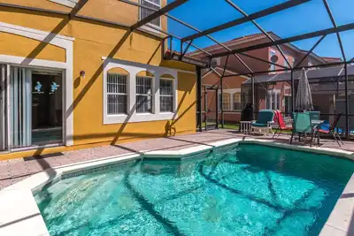 Image de Magnifique maison de ville de 4 chambres + piscine dans le Terra Verde Resort, près de Disney!