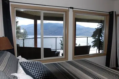 Image de Oka B & B - Vues magnifiques sur la montagne / l'eau - Suite Lower 2 Bedroom - Jusqu'à 5 personnes