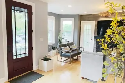 Image de Superbe maison coloniale avec une oasis de jardin