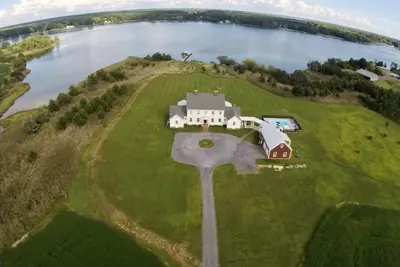 Image de Ferme ostréicole au bord de l'eau et pavillon de chasse construit en 2018