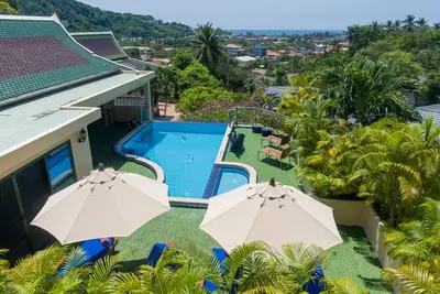 Image de Luxe 4 Chambres Pool Villa avec le chef
