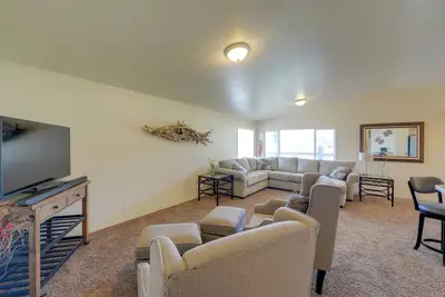 Image de Nouveau! Smith River Home avec accès à la rampe de mise à l'eau et vues