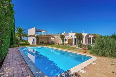 Image de Vues Magnifiques, 3 chambres Wifi maison, piscine/jardin prive, prés de la mer