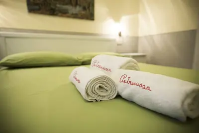 Image de Maison historique située au premier étage, pour 4 personnes, idéale pour les familles avec enfants