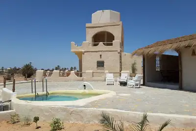 Image de Studio avec paillote, bassin et superbe vue dans grande propriété de 5 ha