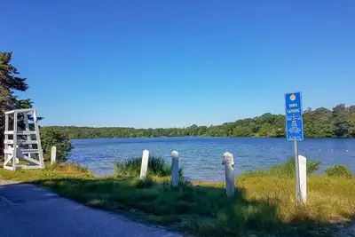 Image de Maison de cinq chambres à coucher pour 10 personnes - À quelques pas du lac Scargo le long de 6a!