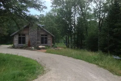 Image de Charmante cabane en rondins au bord de la rivière ~ Comprend des kayaks ~ River Paradise!