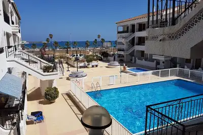 Image de Vue mer, face à la plage avec piscine - appartement 3 chambres jusqu'à 6 pers