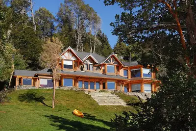 Image de H7 - Magnifique Piscine INTÉRIEURE De 4 Chambres Avec Lac Et Rive Du Lac