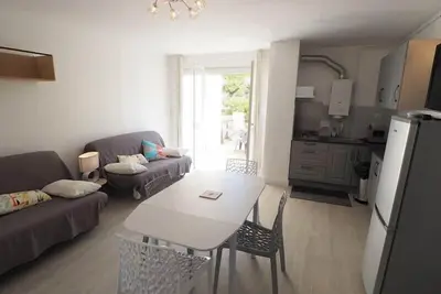 Image de Beau studio 4 couchages, ponant, terrasse, parking privé, plage et commerce à quelques pas. . .