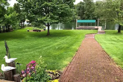 Image de Cabine sur la rue Joe avec quai privé