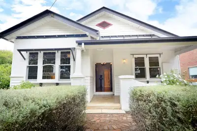 Bridge Haven - Une maison moderne, lumineuse et joliment aménagée!