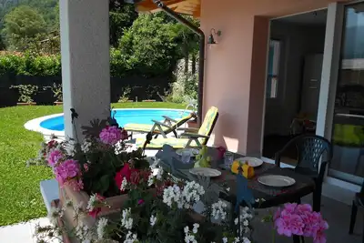 Image de Maison avec vue imprenable sur le lac, piscine et jardin exclusifs