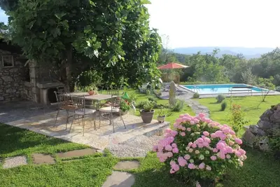 Image de Maison de vacances Mavrici, maison familiale de 2 chambres avec piscine privée