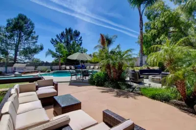 Image de Escondido Family Retreat avec Piscine!